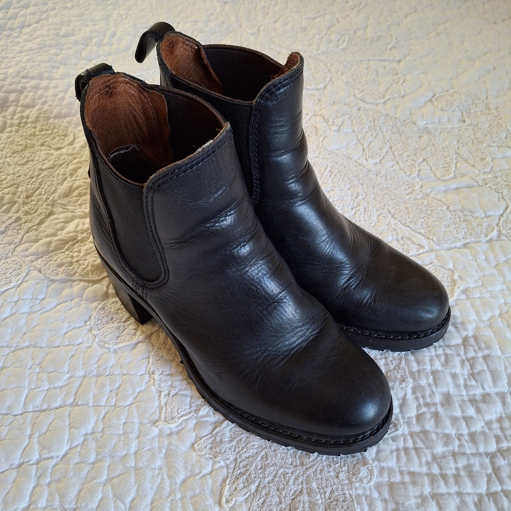 Frye Womens Sabrina Chelsea Boots